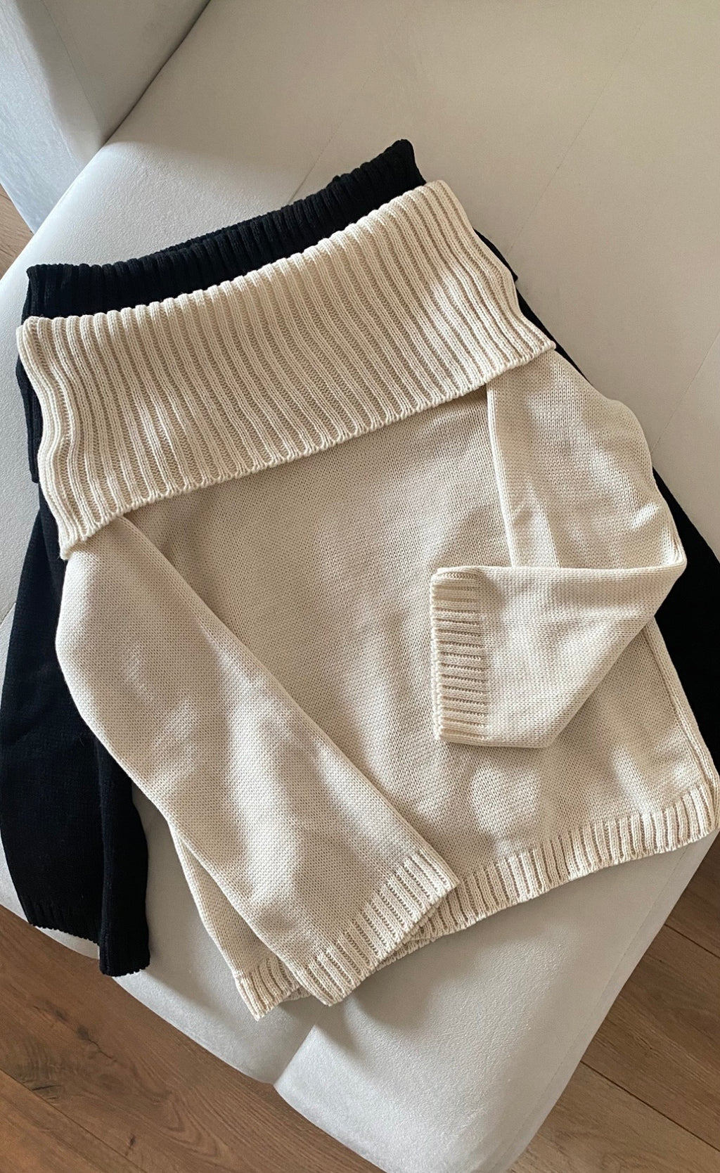 Sweater off shoulder