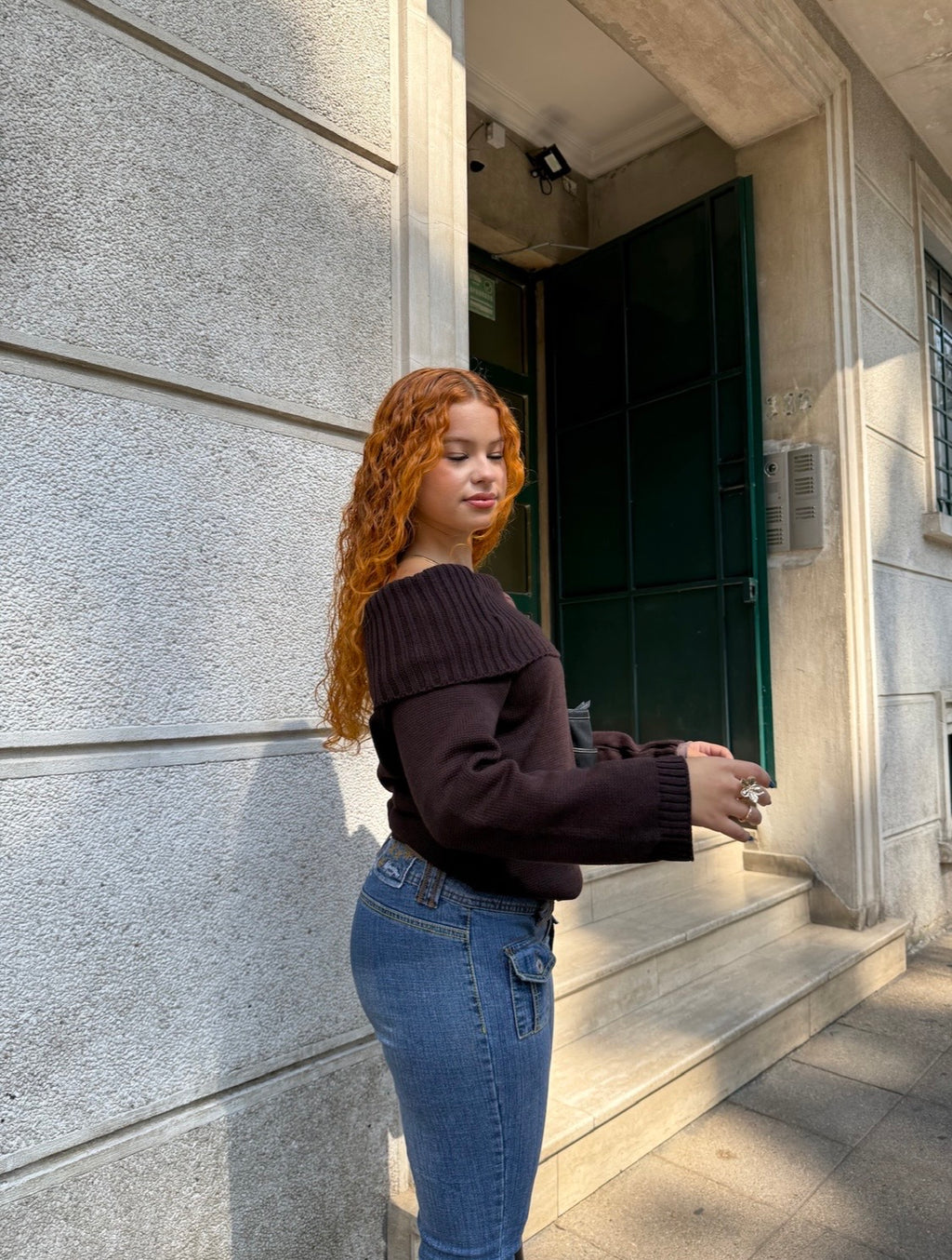 Sweater off shoulder