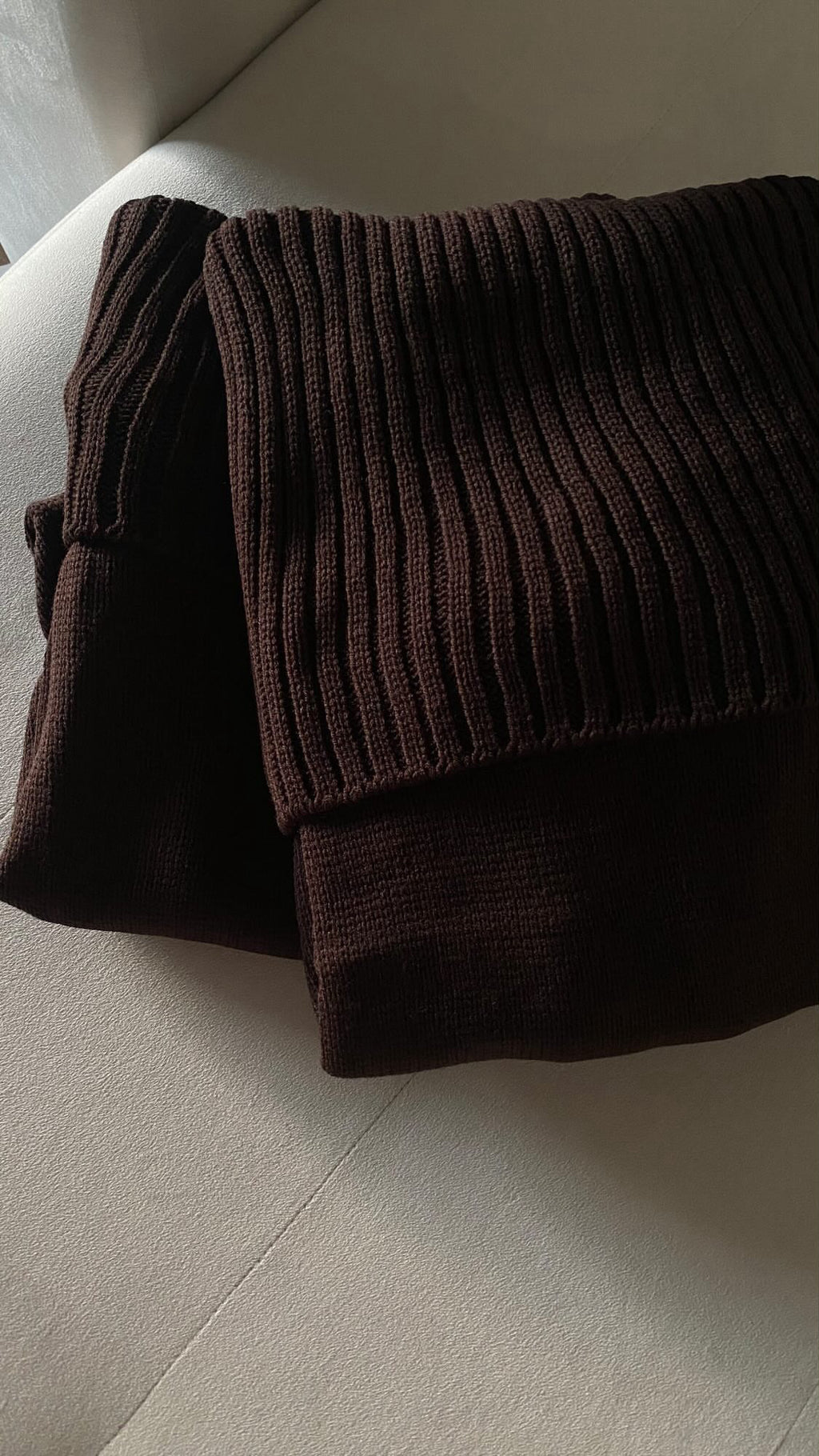 Sweater off shoulder