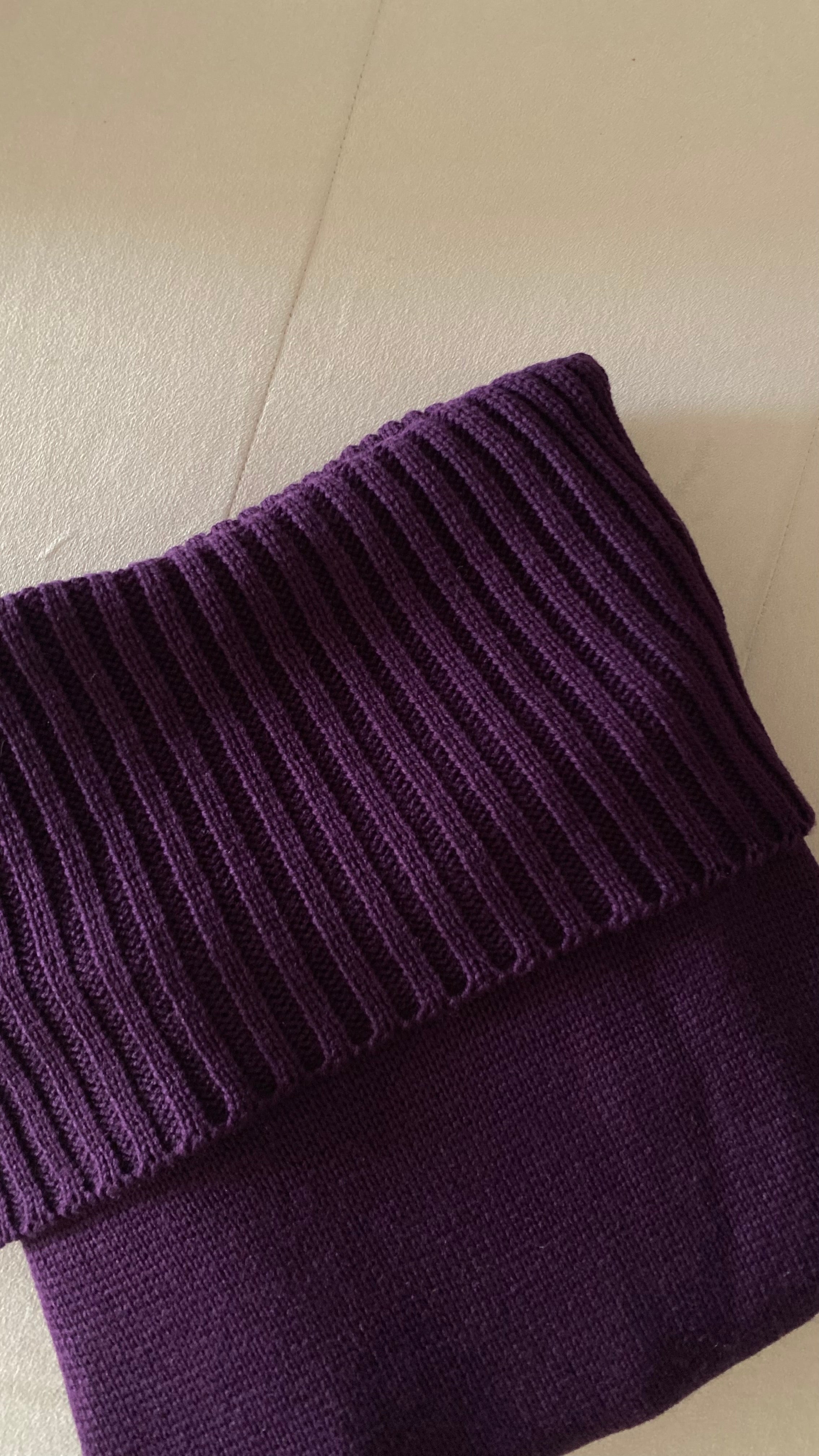 Sweater off shoulder