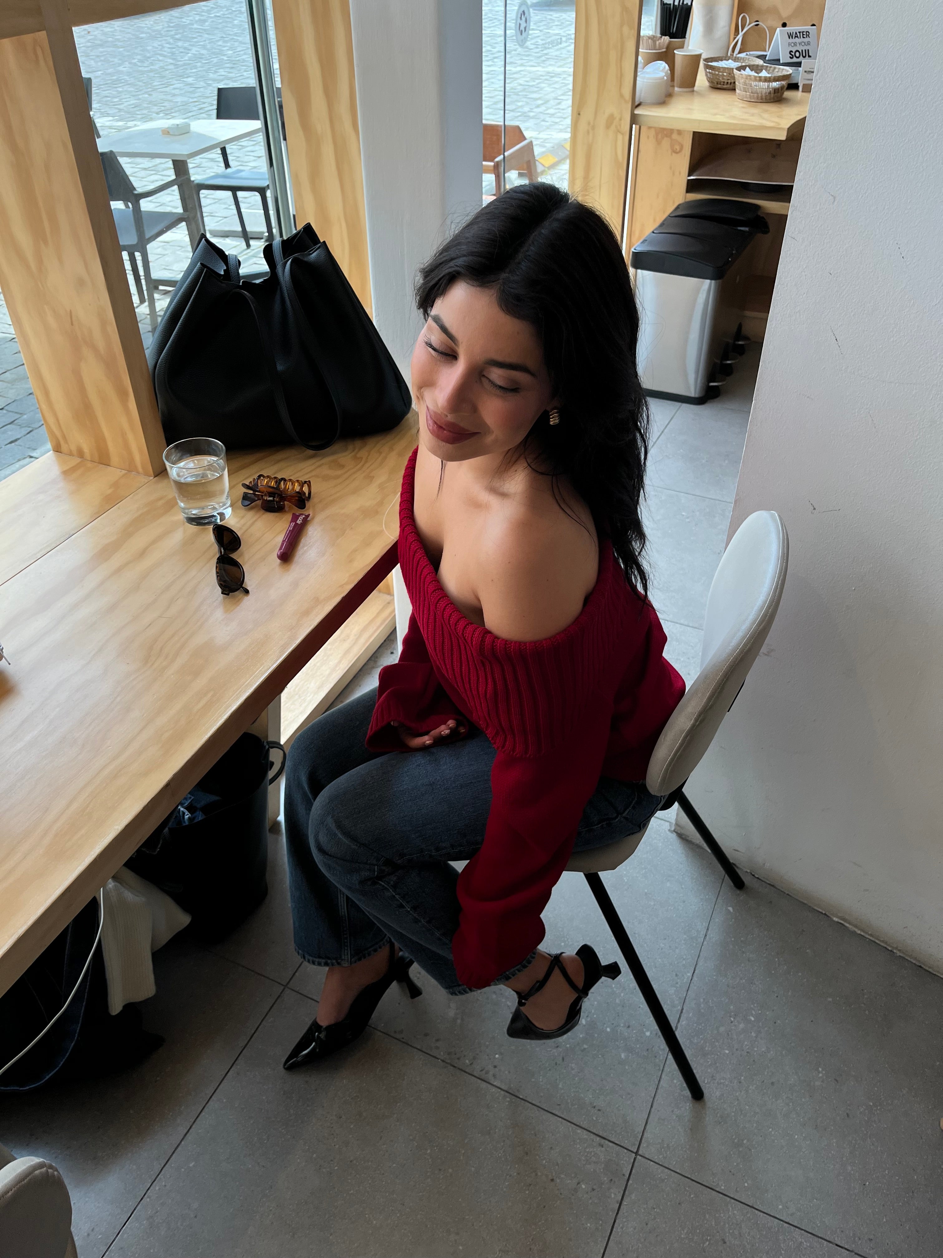 Sweater off shoulder